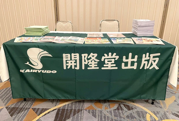 【テーブルクロス実績事例No.107】前掛け型／サイズ：W1,800xh1,400(mm)／：テトロンポンジ