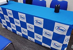説明会テーブルクロス実績|ロゴ入れとコーポ―レートカラー格子柄デザイン