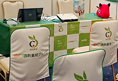 説明会テーブルクロス実績|ロゴ・企業名・キャッチコピー入れ格子柄デザイン