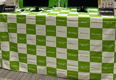 展示会テーブルクロス実績|ロゴの格子柄デザイン