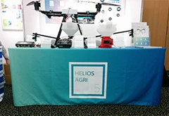 展示会テーブルクロス実績|青のグラデーションにロゴのデザイン