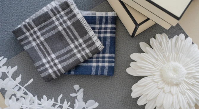 ビジネス・フォーマルな場なら「ハンカチ」